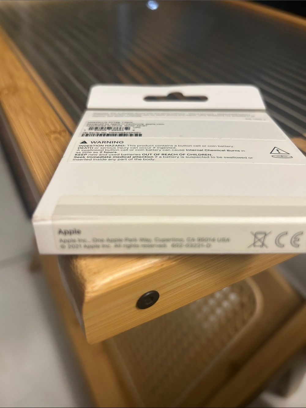 Apple White AirTag in Retail Box - Picture 3 of 4